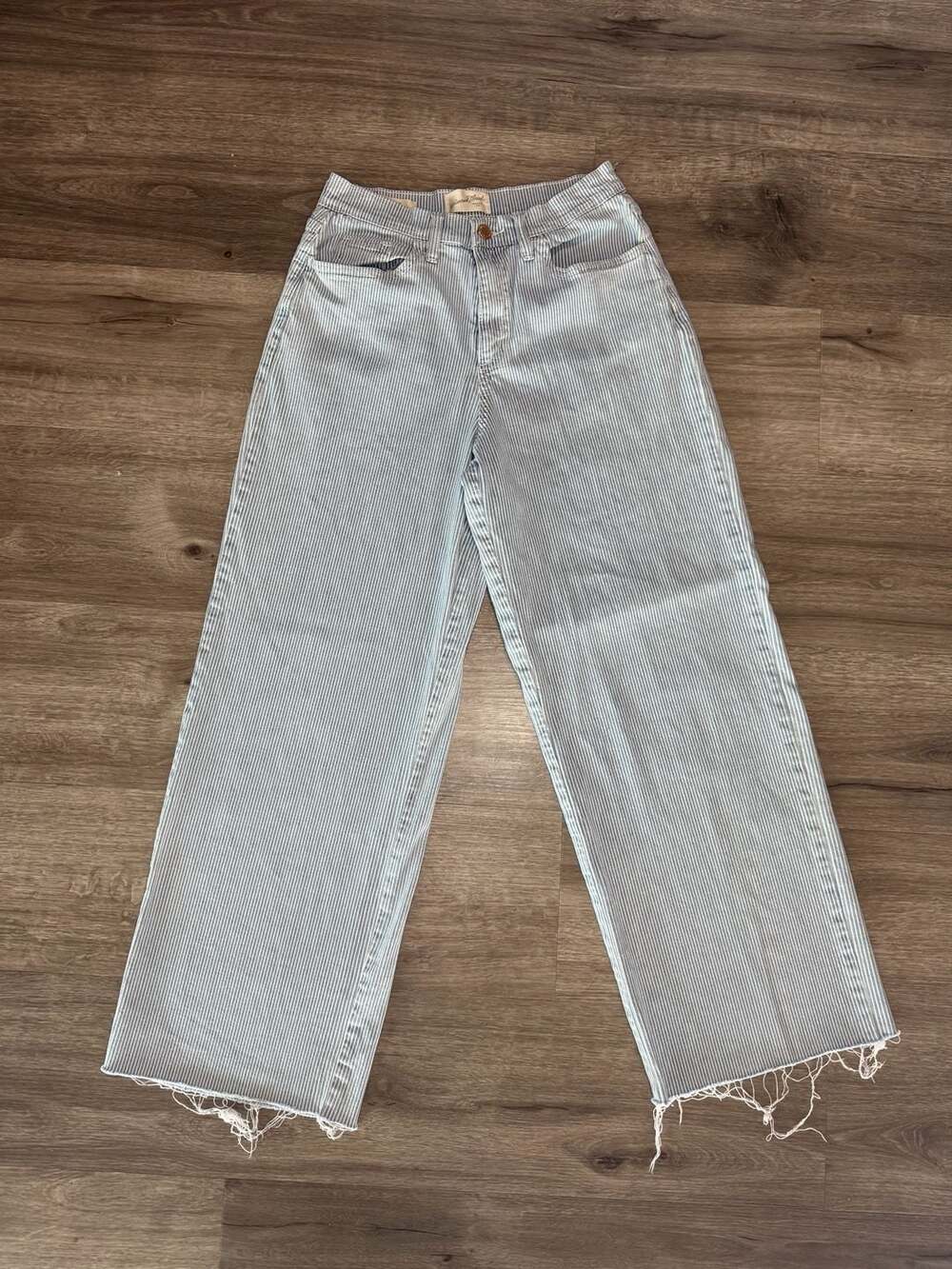 Universal Thread Relaxed Wide Leg Jeans Size 6R Blue Striped Raw Hem